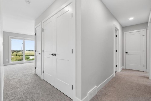 304 Grassland Boulevard West, Lethbridge, AB - Indoor Photo Showing Other Room