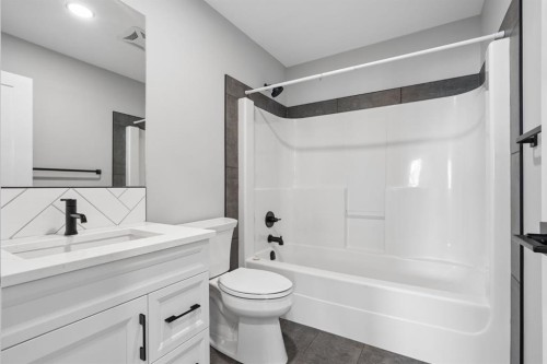 304 Grassland Boulevard West, Lethbridge, AB - Indoor Photo Showing Bathroom