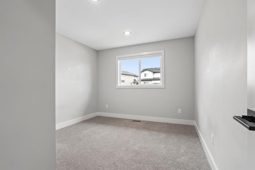 304 Grassland Boulevard West, Lethbridge, AB - Indoor Photo Showing Other Room