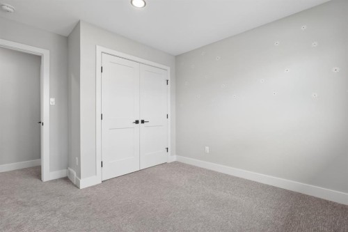 304 Grassland Boulevard West, Lethbridge, AB - Indoor Photo Showing Other Room