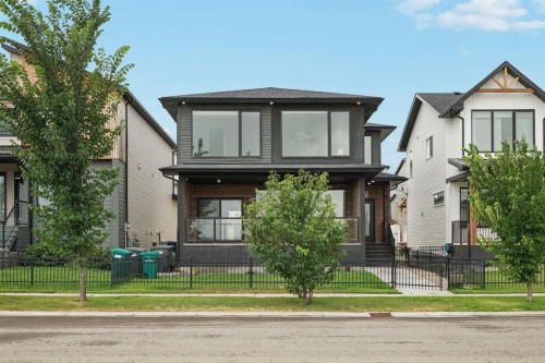 304 Grassland Boulevard West, Lethbridge, AB - Outdoor With Facade