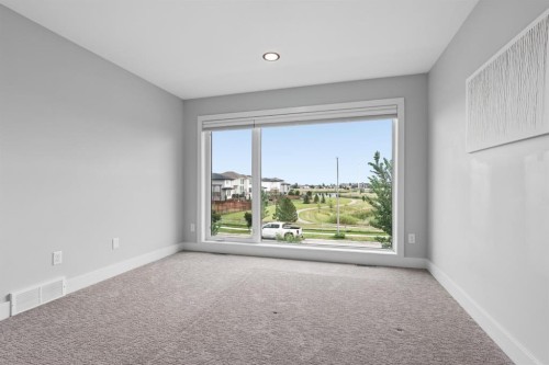 304 Grassland Boulevard West, Lethbridge, AB - Indoor Photo Showing Other Room