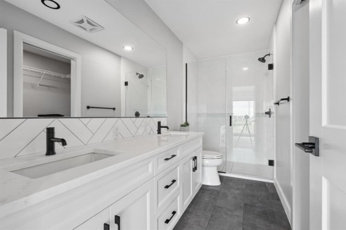 304 Grassland Boulevard West, Lethbridge, AB - Indoor Photo Showing Bathroom