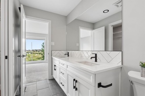 304 Grassland Boulevard West, Lethbridge, AB - Indoor Photo Showing Bathroom