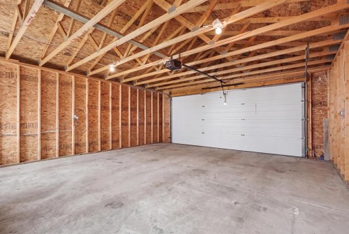 304 Grassland Boulevard West, Lethbridge, AB - Indoor Photo Showing Garage