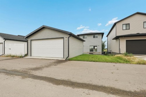 304 Grassland Boulevard West, Lethbridge, AB - Outdoor With Exterior