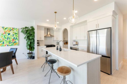 244 Blackwolf Place North, Lethbridge, AB - Indoor Photo Showing Kitchen With Upgraded Kitchen