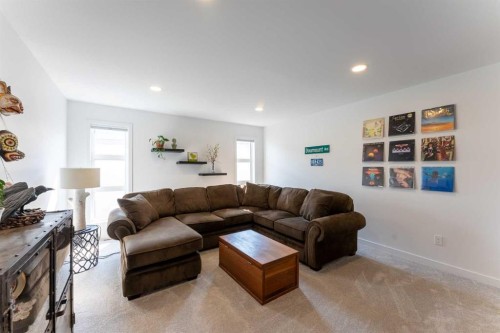 244 Blackwolf Place North, Lethbridge, AB - Indoor Photo Showing Living Room
