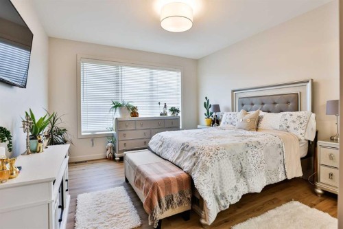 556 Riverhills Way West, Lethbridge, AB - Indoor Photo Showing Bedroom