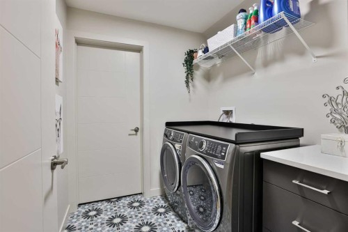556 Riverhills Way West, Lethbridge, AB - Indoor Photo Showing Laundry Room