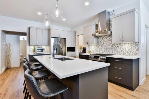 556 Riverhills Way West, Lethbridge, AB - Indoor Photo Showing Kitchen With Stainless Steel Kitchen With Upgraded Kitchen