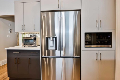 556 Riverhills Way West, Lethbridge, AB - Indoor Photo Showing Kitchen With Stainless Steel Kitchen