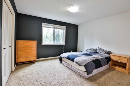178 Silkstone Road West, Lethbridge, AB - Indoor Photo Showing Bedroom