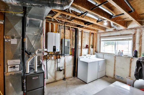 178 Silkstone Road West, Lethbridge, AB - Indoor Photo Showing Laundry Room