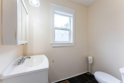 287 7A Avenue South, Lethbridge, AB - Indoor Photo Showing Bathroom