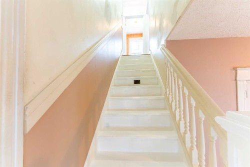 287 7A Avenue South, Lethbridge, AB - Indoor Photo Showing Other Room