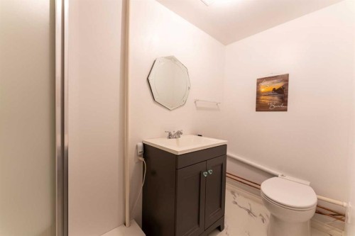 287 7A Avenue South, Lethbridge, AB - Indoor Photo Showing Bathroom