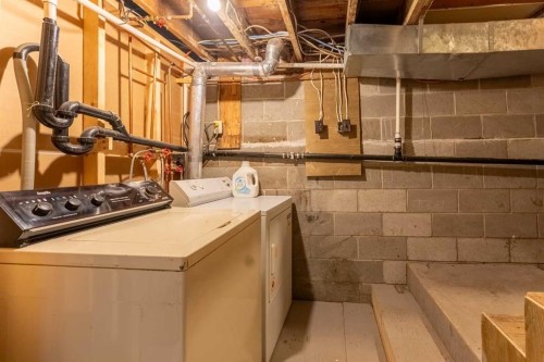 287 7A Avenue South, Lethbridge, AB - Indoor Photo Showing Laundry Room