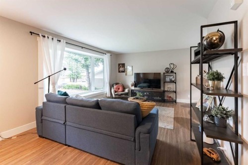 2802 77 Street, Coleman, AB - Indoor Photo Showing Living Room