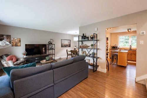 2802 77 Street, Coleman, AB - Indoor Photo Showing Living Room