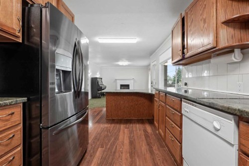 40 N 200 E, Raymond, AB - Indoor Photo Showing Kitchen