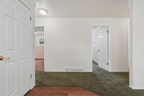 40 N 200 E, Raymond, AB - Indoor Photo Showing Other Room