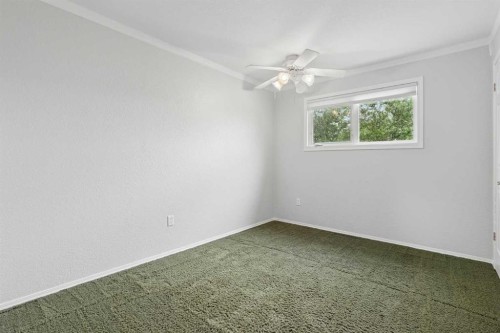 40 N 200 E, Raymond, AB - Indoor Photo Showing Other Room