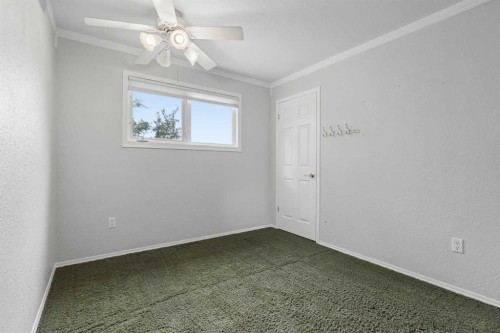 40 N 200 E, Raymond, AB - Indoor Photo Showing Other Room