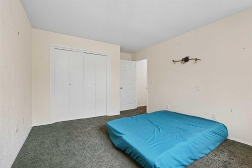 40 N 200 E, Raymond, AB - Indoor Photo Showing Bedroom