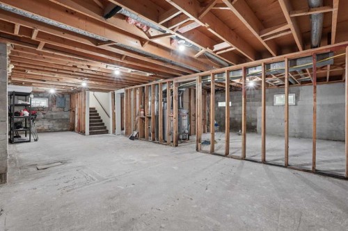 40 N 200 E, Raymond, AB - Indoor Photo Showing Basement