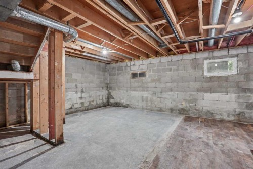 40 N 200 E, Raymond, AB - Indoor Photo Showing Basement