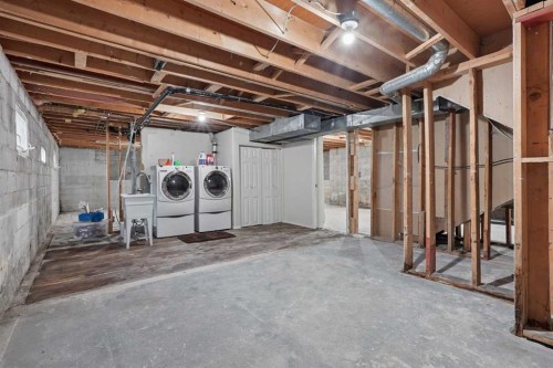 40 N 200 E, Raymond, AB - Indoor Photo Showing Basement