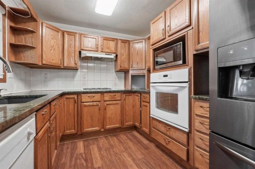 40 N 200 E, Raymond, AB - Indoor Photo Showing Kitchen