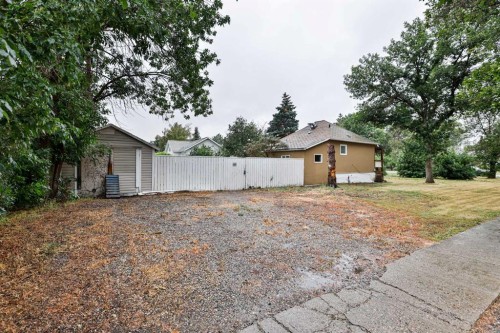 105 Broadway S, Raymond, AB - Outdoor