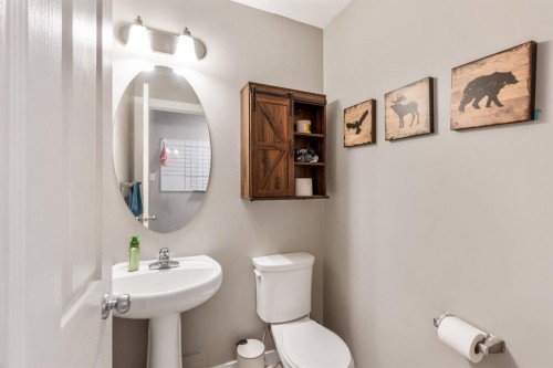 135 Fairmont Point South, Lethbridge, AB - Indoor Photo Showing Bathroom