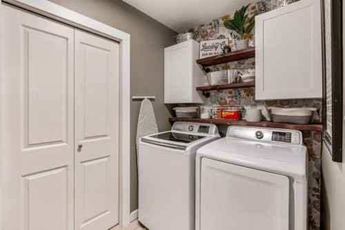 135 Fairmont Point South, Lethbridge, AB - Indoor Photo Showing Laundry Room