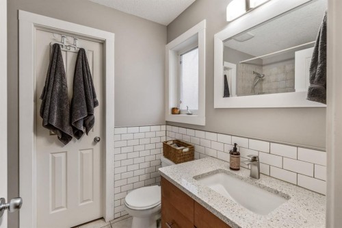 135 Fairmont Point South, Lethbridge, AB - Indoor Photo Showing Bathroom