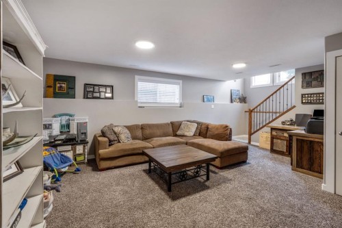 135 Fairmont Point South, Lethbridge, AB - Indoor Photo Showing Other Room