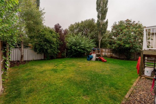 135 Fairmont Point South, Lethbridge, AB - Outdoor With Backyard