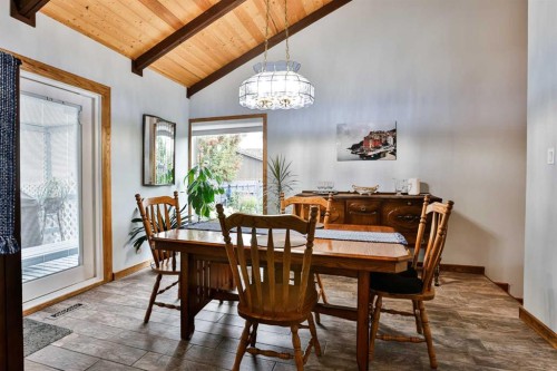 3802 Oak Drive South, Lethbridge, AB - Indoor Photo Showing Dining Room