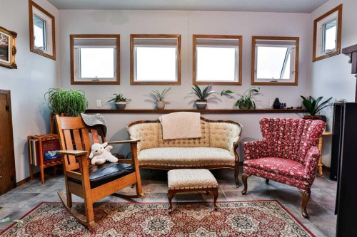 3802 Oak Drive South, Lethbridge, AB - Indoor Photo Showing Living Room