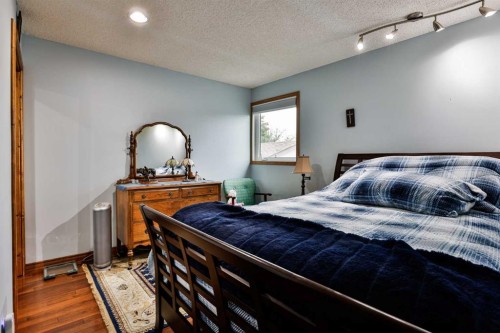 3802 Oak Drive South, Lethbridge, AB - Indoor Photo Showing Bedroom