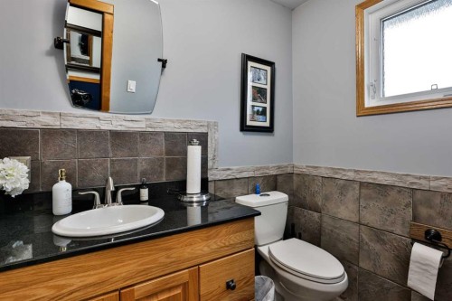 3802 Oak Drive South, Lethbridge, AB - Indoor Photo Showing Bathroom