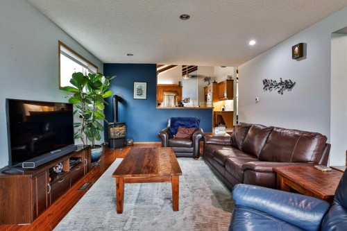 3802 Oak Drive South, Lethbridge, AB - Indoor Photo Showing Living Room