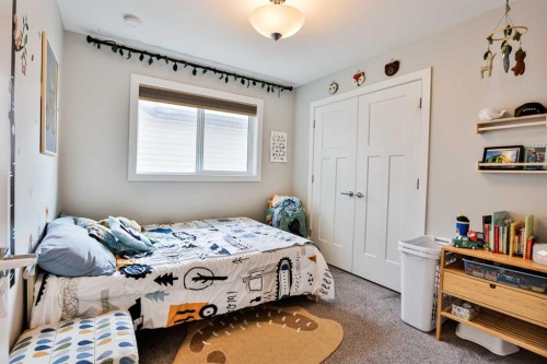 630 Moonlight Lane West, Lethbridge, AB - Indoor Photo Showing Bedroom