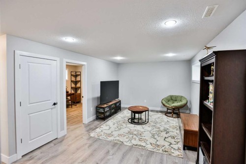 630 Moonlight Lane West, Lethbridge, AB - Indoor