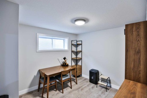 630 Moonlight Lane West, Lethbridge, AB - Indoor Photo Showing Other Room