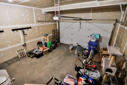 630 Moonlight Lane West, Lethbridge, AB - Indoor Photo Showing Garage