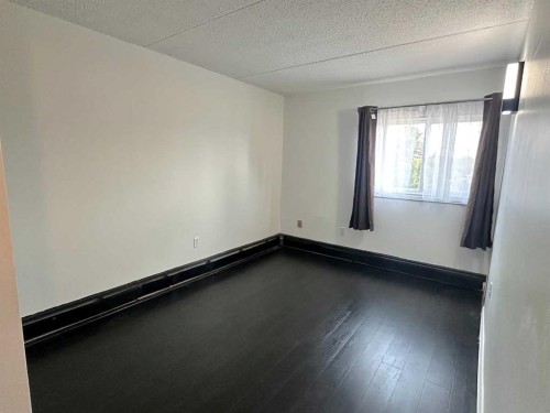 201-1 Chinook Crescent West, Claresholm, AB - Indoor Photo Showing Other Room