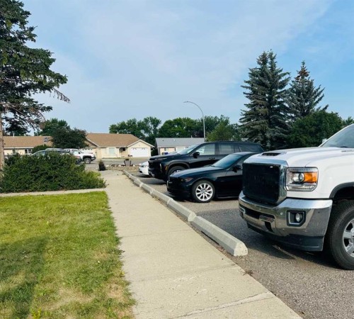 201-1 Chinook Crescent West, Claresholm, AB - Outdoor